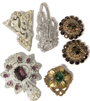 4 Vintage Shoe Clios Singletons (1 with Uranium Glass Marble) & 2 Ornate Vintage Buttons