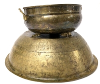 2 Vintage Brass Bowls : Large Hammered Brass Bowl 14.5" Diameter x 4" Tall & Smaller Footed Bowl with Handles 7.75" Diameter x 4" Tall