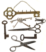 Vintage Brass Key Rack with 2 Pairs Vintage Scissors & 10 Vintage Keys | Key Rack measures 9.5" Across