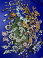 Large Vintage Jewellery Lot Special pieces Crafters As Is