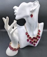 Gorgeous Signed Vintage 3-Piece Gold Tone Jewelry Set in Hengerer's Buffalo NY Jewelry Box
