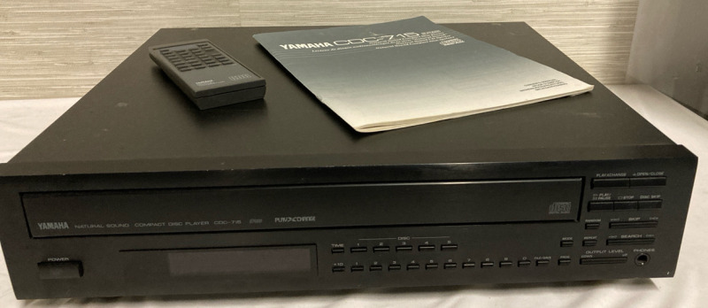 Yamaha CDC -715 Disc Player. W remote & owners Manuel