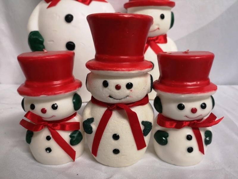 5 Snowman Candles 6-16.5" Tall + 9.5" Bell Wreath + Stitch Art 14.75x12.75"