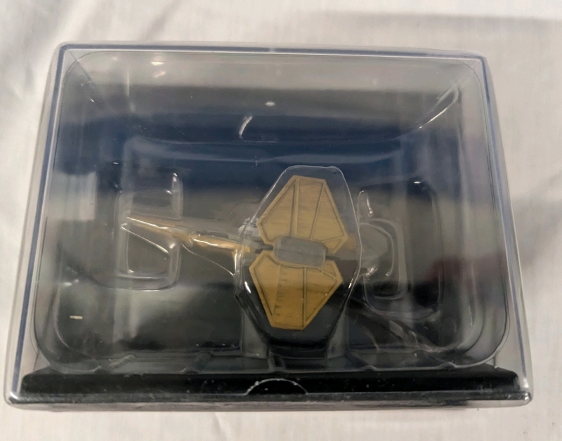 Sealed De Agostini 2008 Lucas Film Star Wars Anakin's Starfighter Model. Plastic Cover Measures 4.5" by 3.5" by 3.5"