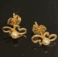 14K Yellow Gold Stud Earrings with Fresh Water Pearl