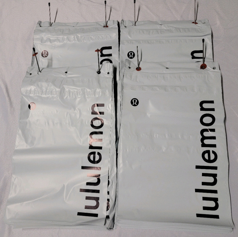 New - 400 LuluLemon Sealable Bags , measures 11 3/4"×19.5"