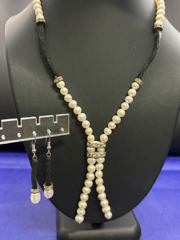 Fresh Water Pearl Leather Elegant Yet Modern Necklace Matching Earrings