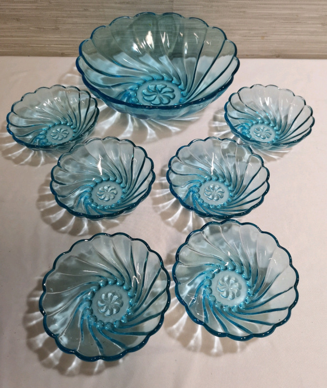 Hazel Atlas Turquoise Seashell Swirl Glass Fruit Serving Bowl + Fruit Bowls