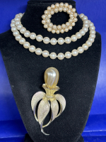 1962 Sarah Coventry Huge Baroque Faux Pearl Brooch Double row vintage Brooch Pearl Strand 28 Inch