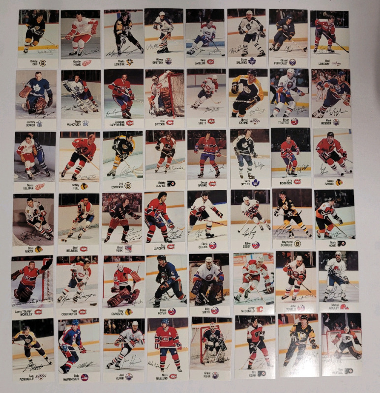 1988 - 1989 ESSO NHL Hockey Trading Cards . 48 Cards , No Doubles . Missing 5 cards for set