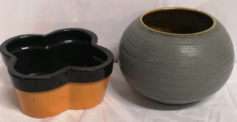 2 Ceramic Planter Pots