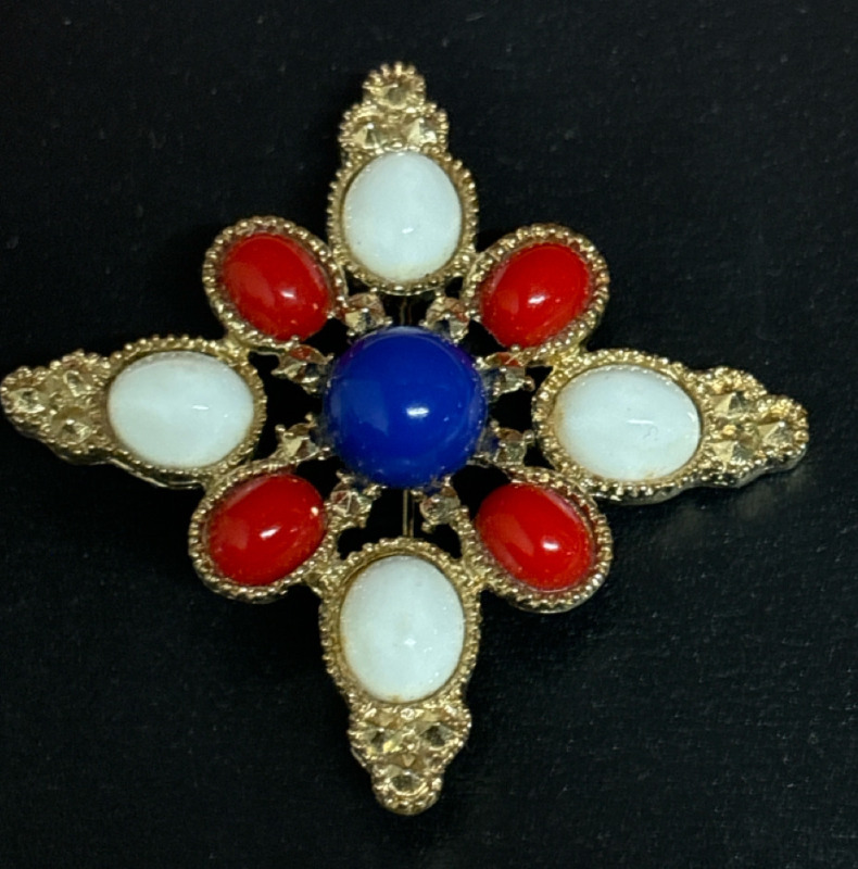 Sarah Coventry Americana Maltese Brooch Signed