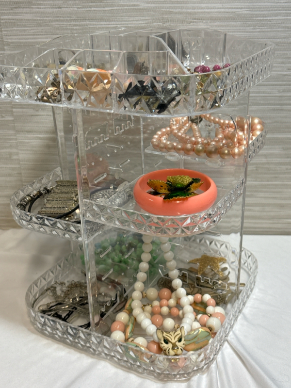 Spinning Organizer Filled with Jewellery