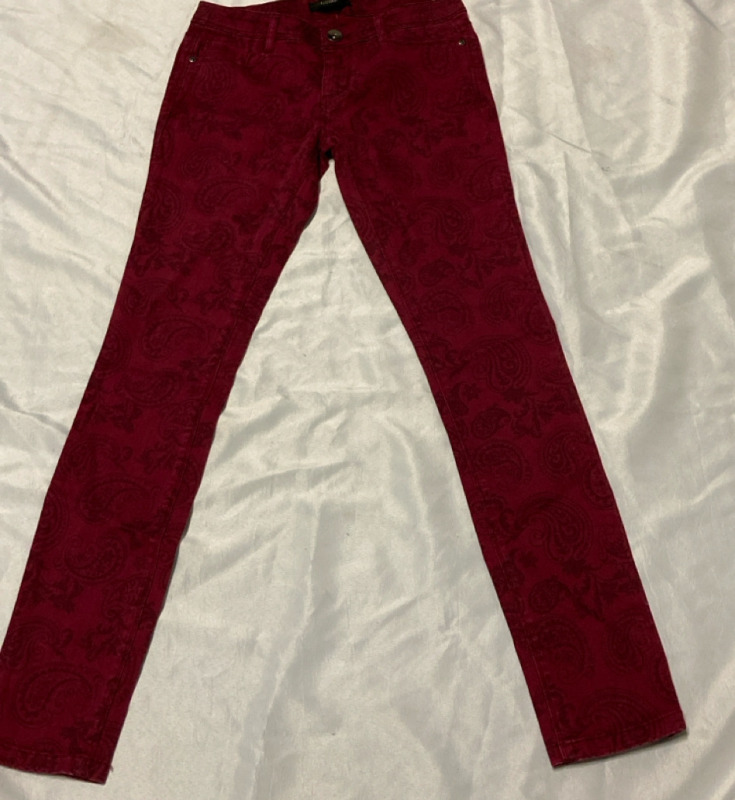 New Forever 21 Burgundy Jeans - 36&rdquo; Long x 25&rdquo; waist