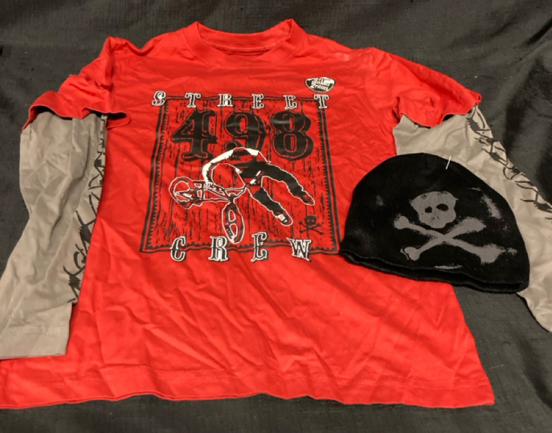 New Youth Street Crew 497 Long Sleeved Shirt Sz Med (10-12) w Skull Beanie