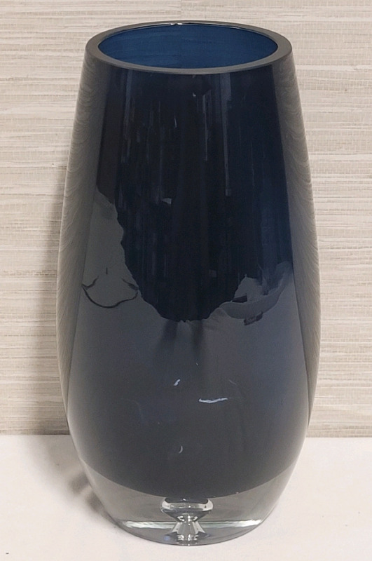 Vintage Krosno Poland Heavy Glass Vase , measures 9 1/8" tall . No chips or cracks