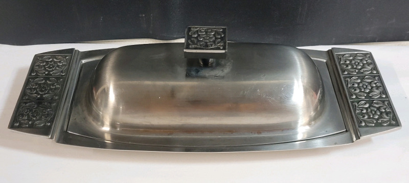 Vintage Mid-Century Modern International Velvet Stainless Steel Covered Butter Dish w/Glass Tray . Measures 9 7/8"&times;4.5"