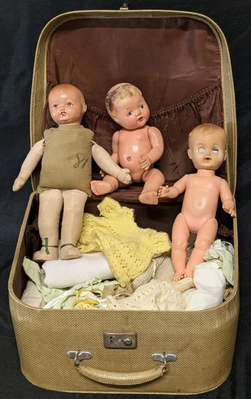 Vintage Suitcase with 3 Creepy Vintage Dolls (incl Deeancee, Composite, Wetting) & Assorted Doll Clothes | Dolls Up to 15.25" Tall