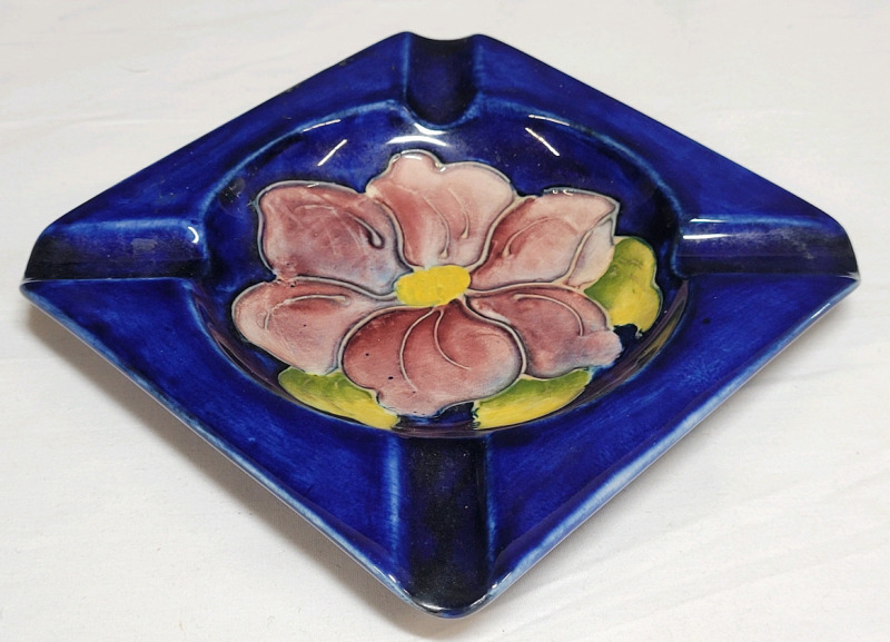Vintage Moorcroft Pottert Cobalt Blue Ashtray , measures 4 5/8"&times;4 5/8" . Minor crazing present on bottom