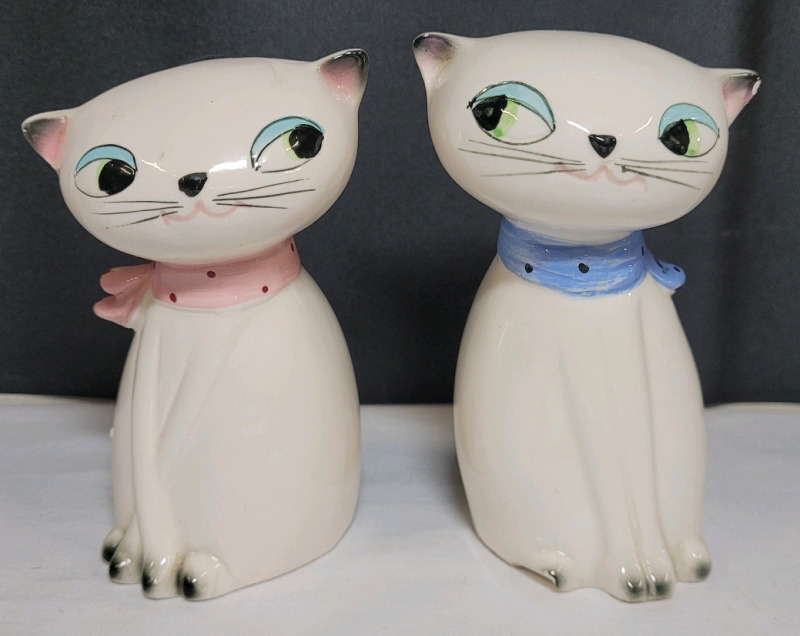 Vintage Holt Howard Cozy Kittens salt and pepper shakers, anthropomorphic, Stamped 1961 . Measure 4.5" tall . Blue Cat has minor chip on each ear