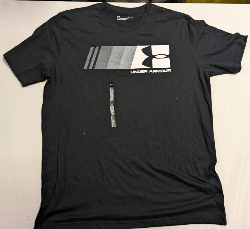 New Large Men's Under Armour Fast Left Chest T-Shirt.