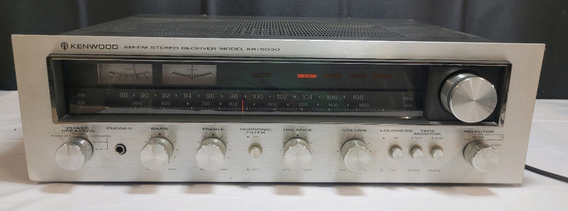 Vintage Kenwood KR-5030 AM-FM Stereo Receiver. Tested Powers Up , Not Tested with Speakers . Lights Flicker , Antenna bracket cracked - receiver should to be serviced before use