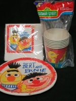 Vintage New Sesame Street Bert & Ernie 8x Paper Plates, 16x Drink Napkins & 6x Party Cups