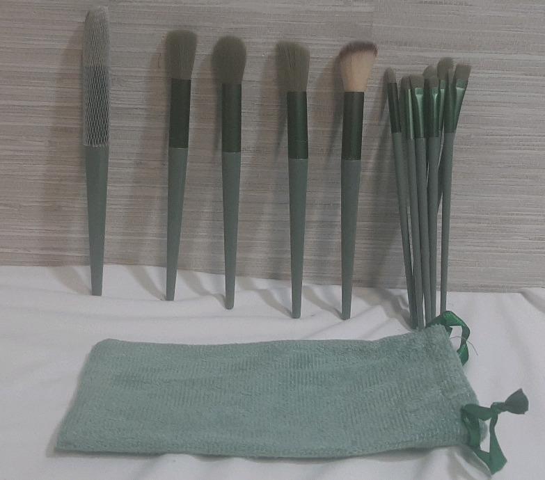New 12 Make Up Brushes w/ String Bag