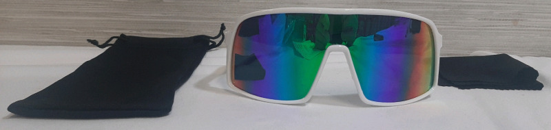 New Polarized Glasses w/ String Bag & Fabric Wipe