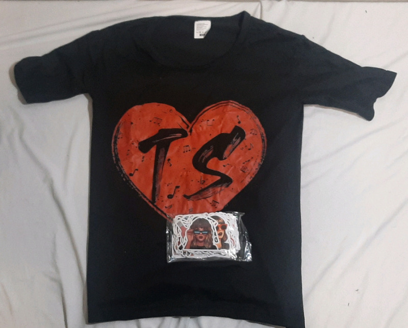 New Taylor Swift XS T-shirt + Taylor Swift Themed Stickers