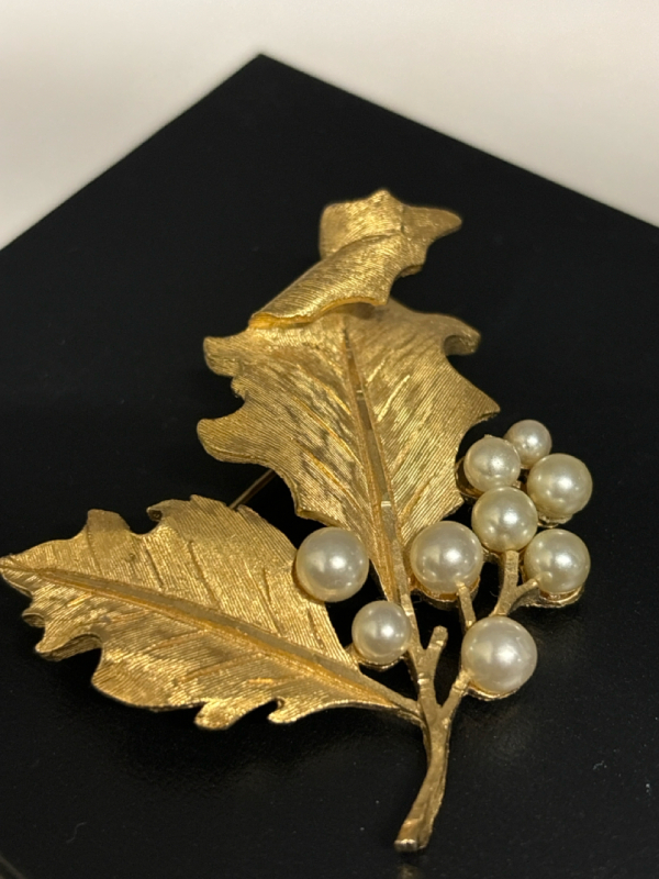 Vintage Beautifully Illustrated Brushed Brooch with Curled Leaf