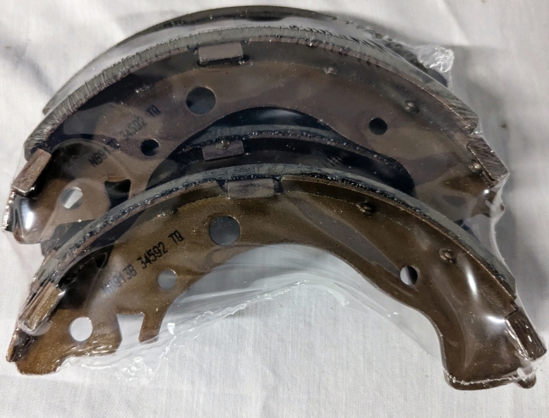 New Sabots Rear Drum Brake Shoes. Model NB-913B