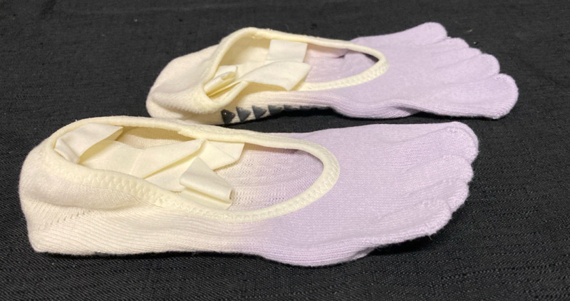 New Sport Antiskid Socks 7&rdquo; L x 3&rdquo; w