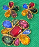 Multicolored Cab + Gold Tone Signed Vintage Brooch & Earrings Set | Brooch 2.15" x 2"