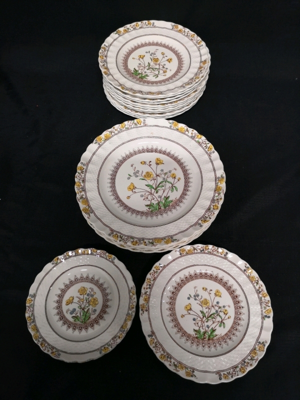 22 Vintage Spode Copeland Buttercup Pattern Plates - Made in England