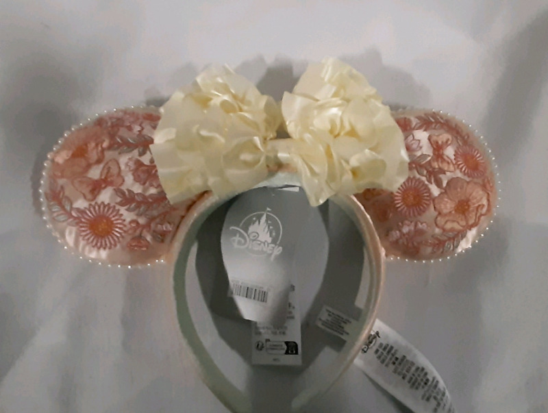 NEW with Tags. DISNEY Minnie Mouse Headband.