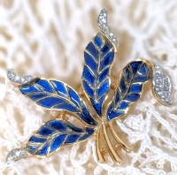 Gorgeous Vintage Gold Tone Brooch feat Sheaf of Enamel Blue Leaves / Feathers w Clear Rhinestone Tips | 1.6" x 1.5"