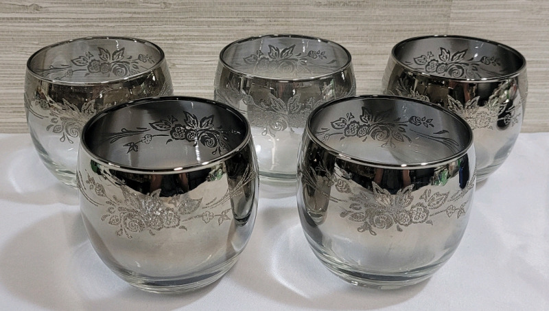 Rolly Polly Dorthy Thorpe style glasses , Set of 5 . Measures 3 1/4" tall