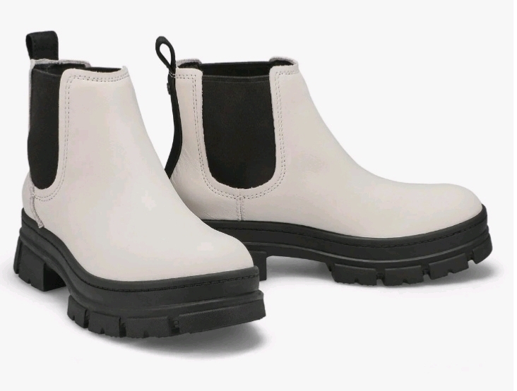New UGG Women's Boots sz 9 - Ashton Chelsea White