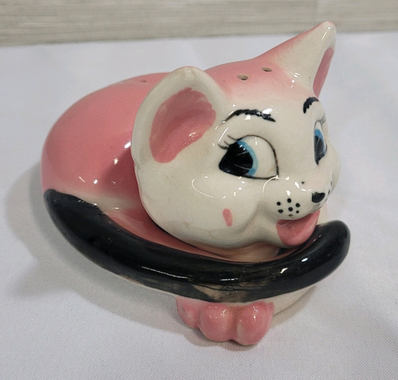 MCM 2pc. Kitchenware Cat Salt & Pepper Shaker . Some crazing present