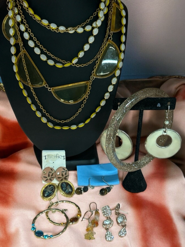 Lovely Necklaces Bracelets Earrings Enamel Crystal Shell