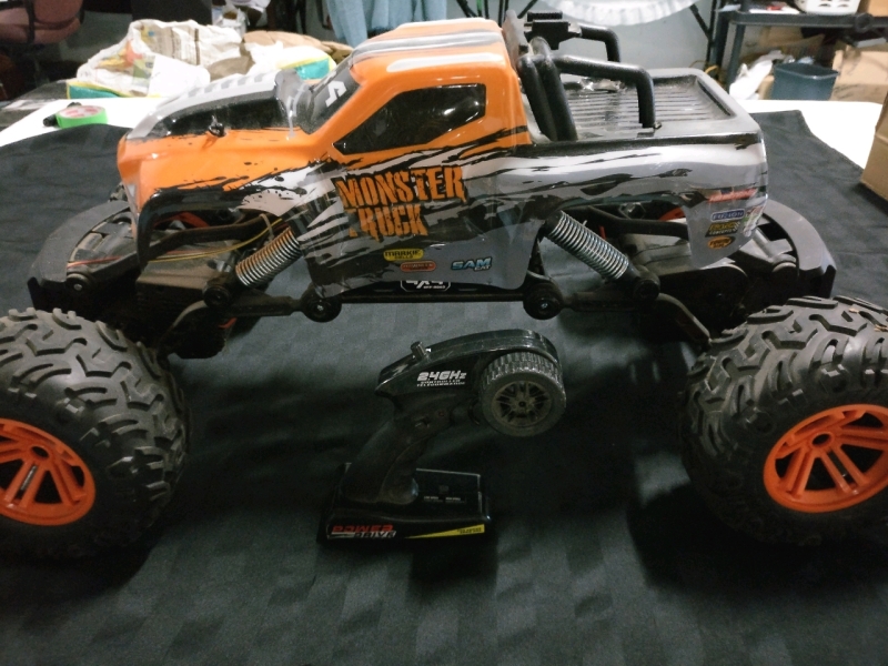 Kid Galaxy 1/8th Scale RC Car with Remote