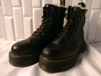 Dr. Marten Boots - Combat Sole - Soft Interior - 5 M , 6 W