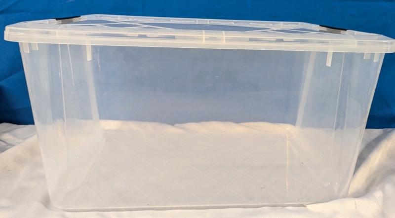 Greenmade Clear Plastic Tote with Lid. 21" x 15" x 11