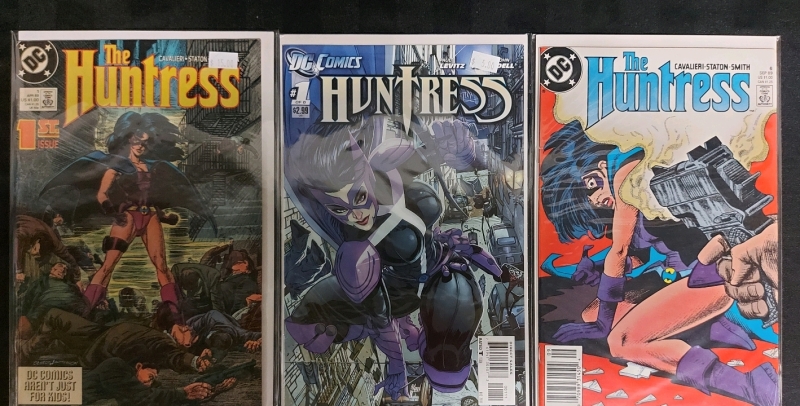 3 Vintage DC Comics The Huntress In Good Pre Owned Condition