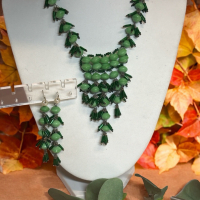 Stunning Vintage Green Necklace Matching Pierced Earrings