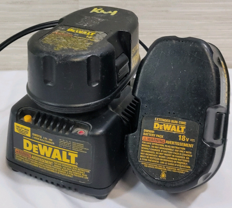 Dewalt 18v XR+ & 18v XR Cordless Batteries & Charger . Model # DW9096 (battery) , DW9099 (battery) & DW9116 (charger) . Tested , Charges