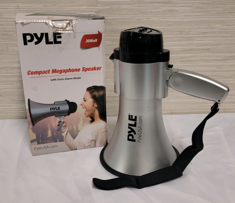 PYLE Compact Megaphone Speaker , Requires Four (4) D Batteries (not included) . Tested Working