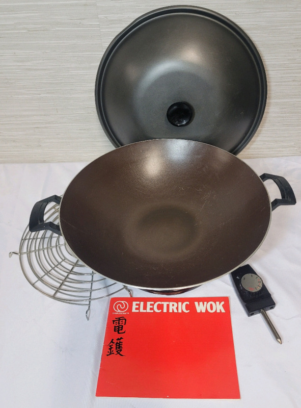 CharlesCraft Electric Wok with Manual . Tested Powers Up , Not Tested Beyond Power Up