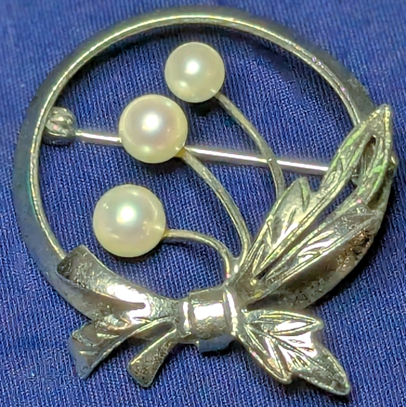 Lovely Vintage Cultured Pearls & Sterling Silver Brooch | 1.2" Diameter